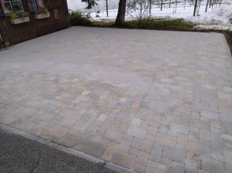 Robuste Betonpflastersteine für befahrbare Fläche